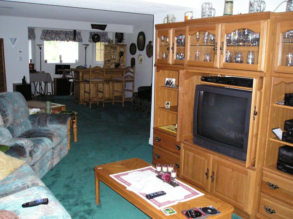 Tucked Inn The Harbour B&B Victoria Harbour Exterior foto