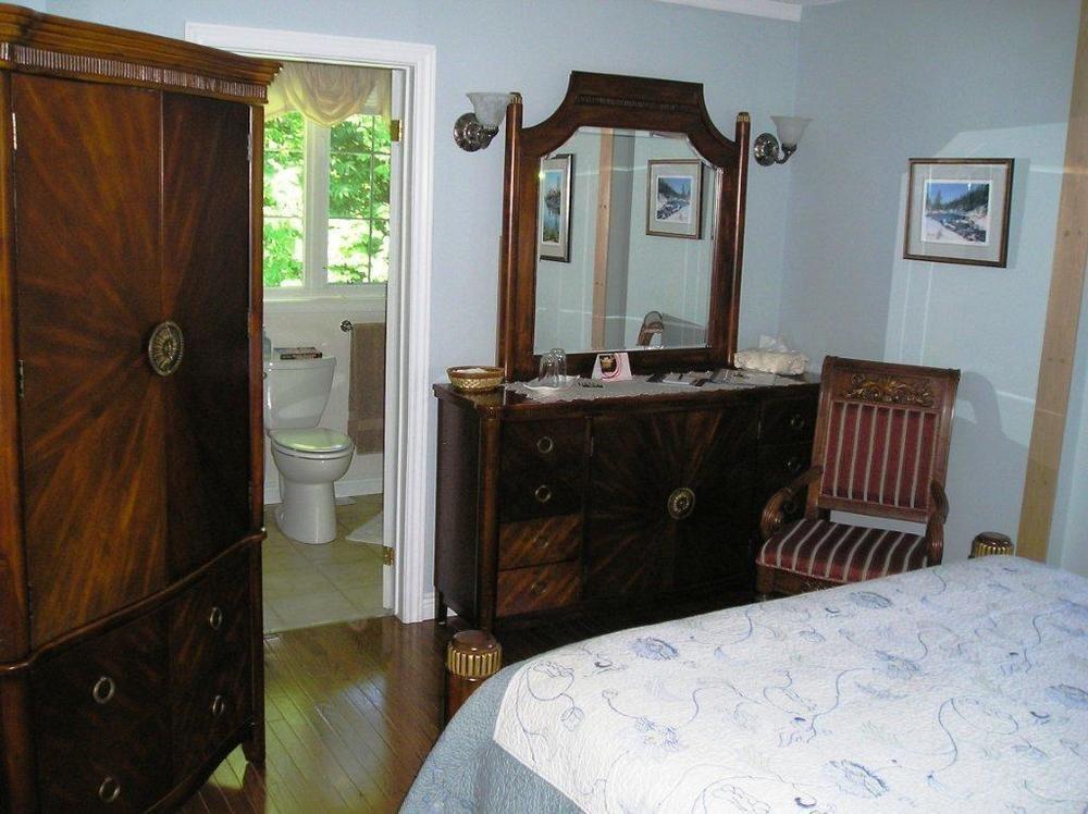 Tucked Inn The Harbour B&B Victoria Harbour Exterior foto