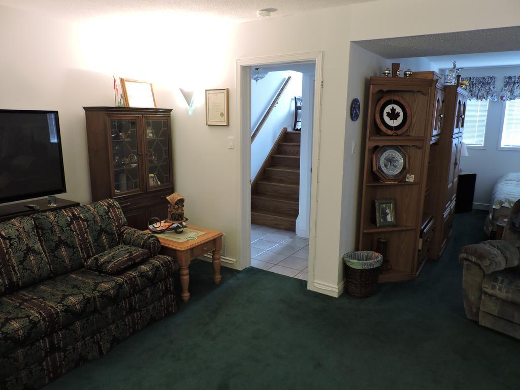 Tucked Inn The Harbour B&B Victoria Harbour Exterior foto