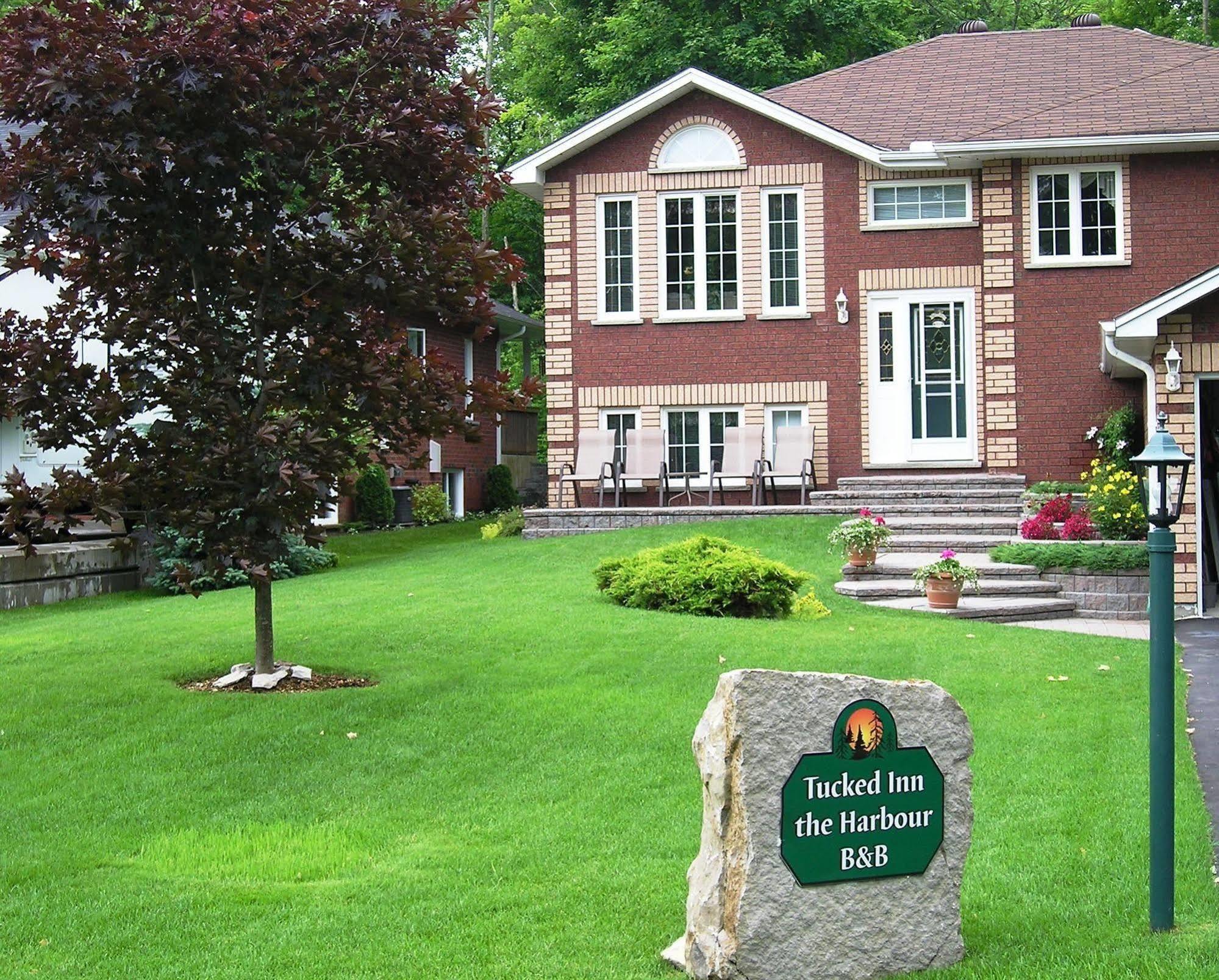 Tucked Inn The Harbour B&B Victoria Harbour Exterior foto