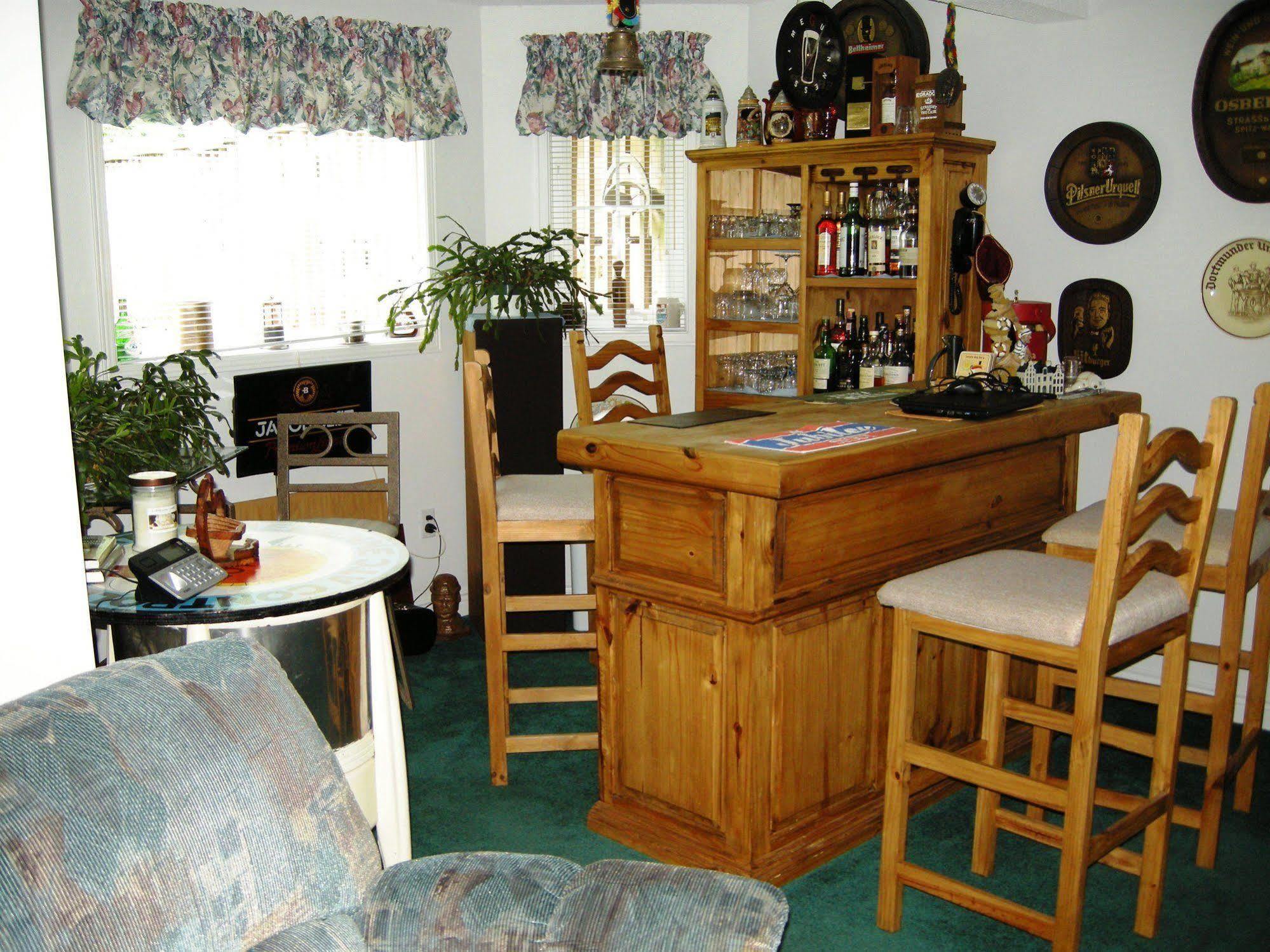 Tucked Inn The Harbour B&B Victoria Harbour Exterior foto